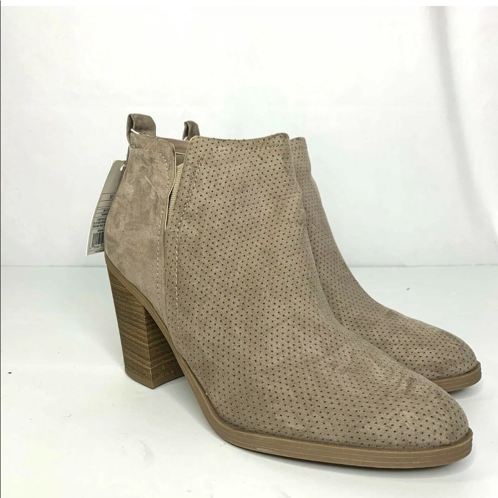 Avalyn Women’s Microsuede Laser Cut Booties - Picture 4 of 9